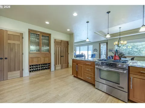 Kitchen - 1470 Piper Ln, Eugene, OR 97401 photo 4 of 6