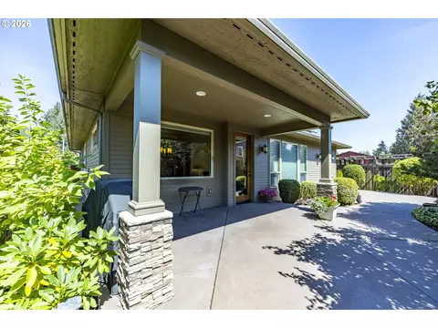 Exterior - 1470 Piper Ln, Eugene, OR 97401 photo 4 of 8