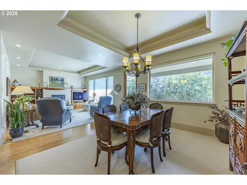 Dining - 1470 Piper Ln, Eugene, OR 97401 photo 2 of 2