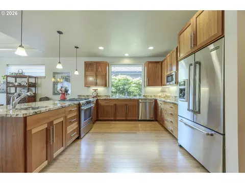 Kitchen - 1470 Piper Ln, Eugene, OR 97401 photo 2 of 6