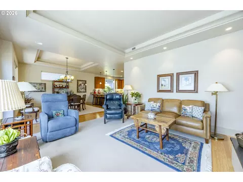 Living - 1470 Piper Ln, Eugene, OR 97401 photo 2 of 3