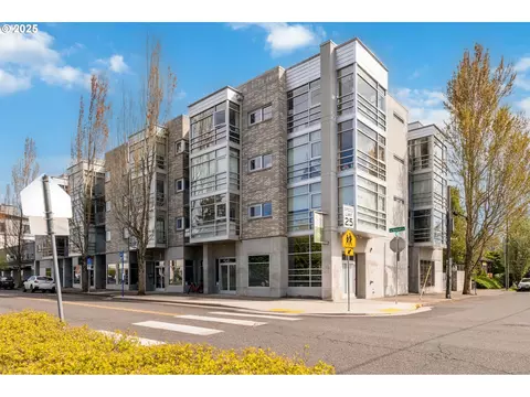 910 SE 42nd Ave #270, Portland, OR 97215