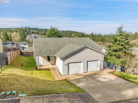 905 SW Bales Ave, Willamina, OR 97396