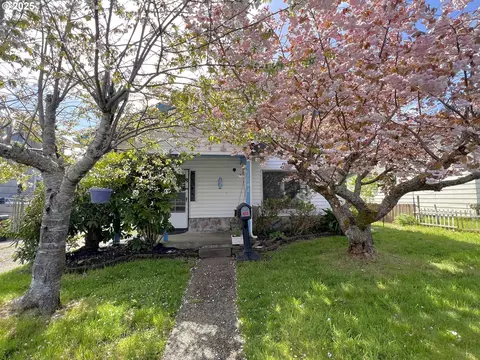 1042 Fir Ave, Reedsport, OR 97467