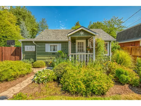 2917 Raymond St, Forest Grove, OR 97116