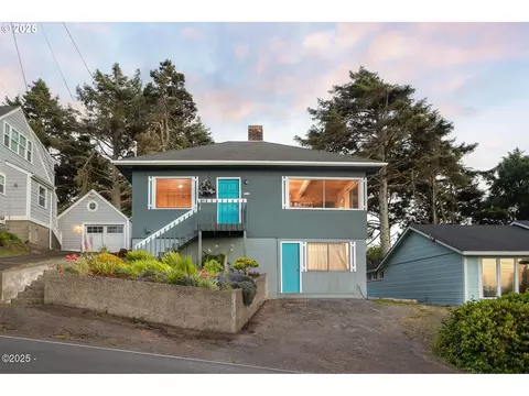 1624 NW 25th St, Lincoln City, OR 97367