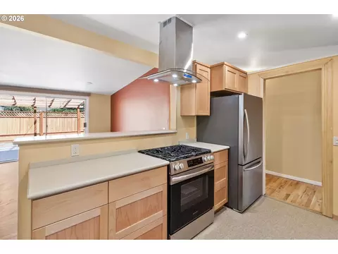 Kitchen - 2485 Jackson St, Eugene, OR 97405 photo 3 of 6