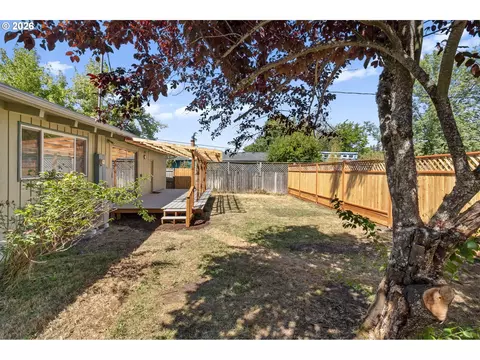 Exterior - 2485 Jackson St, Eugene, OR 97405 photo 3 of 5