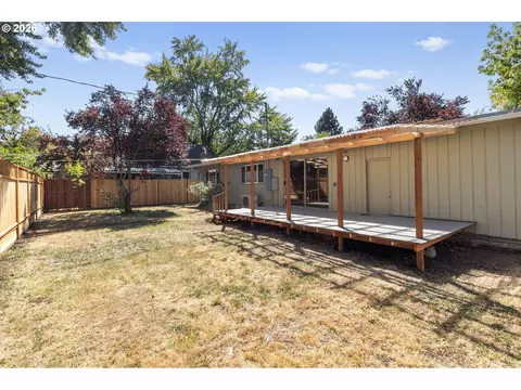 Exterior - 2485 Jackson St, Eugene, OR 97405 photo 4 of 5