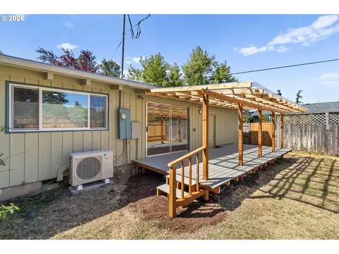 Exterior - 2485 Jackson St, Eugene, OR 97405 photo 5 of 5