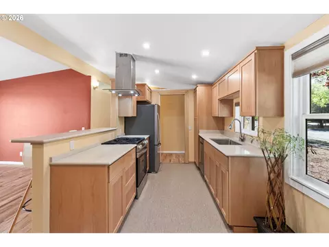 Kitchen - 2485 Jackson St, Eugene, OR 97405 photo 2 of 6