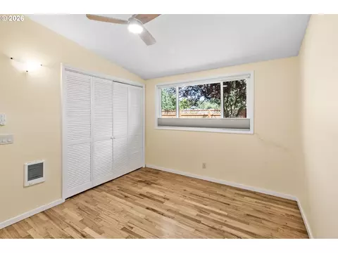 Bedroom - 2485 Jackson St, Eugene, OR 97405 photo 6 of 11