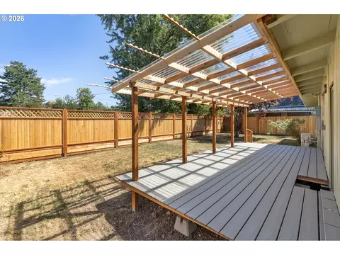 Exterior - 2485 Jackson St, Eugene, OR 97405 photo 2 of 5