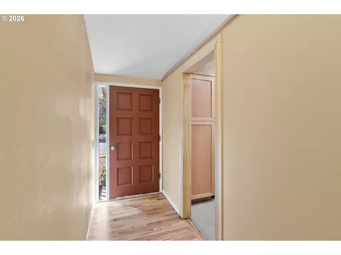 Entry Way - 2485 Jackson St, Eugene, OR 97405 photo 1 of 1