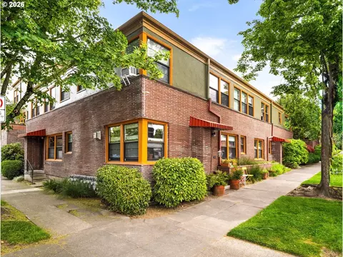 2025 SE Caruthers St #2, Portland, OR 97214