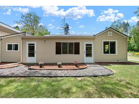 1442 Territorial Hwy, Cottage Grove, OR 97424
