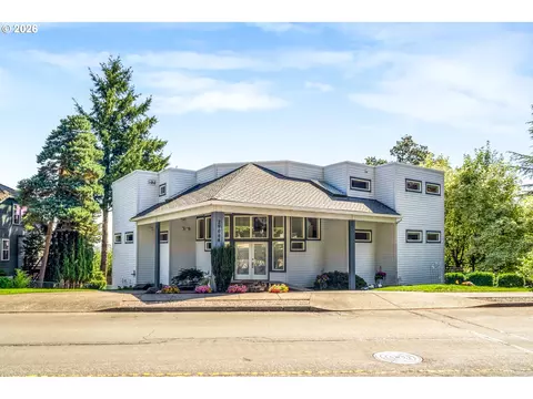 2906 Carriage Way #B, West Linn, OR 97068