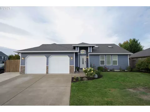 24 Sandalwood Loop, Creswell, OR 97426