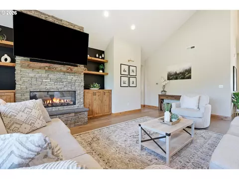 Living - 13111 SE Dutton Dr, Sandy, OR 97055 photo 3 of 5
