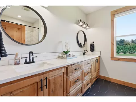 Bath - 13111 SE Dutton Dr, Sandy, OR 97055 photo 3 of 4
