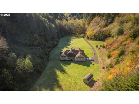 700 Oar Creek Rd, Reedsport, OR 97467