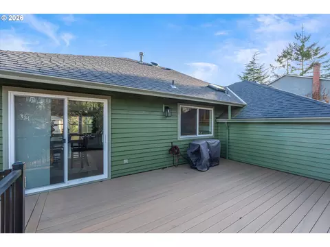 Exterior - 511 SE 15th St, Gresham, OR 97080 photo 6 of 9