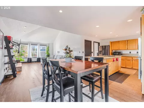 Dining - 511 SE 15th St, Gresham, OR 97080 photo 3 of 3