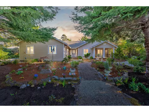 87876 Limpit Ln, Florence, OR 97439