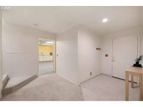 Entry Way - 2323 W 28th Ave, Eugene, OR 97405 photo 4 of 4