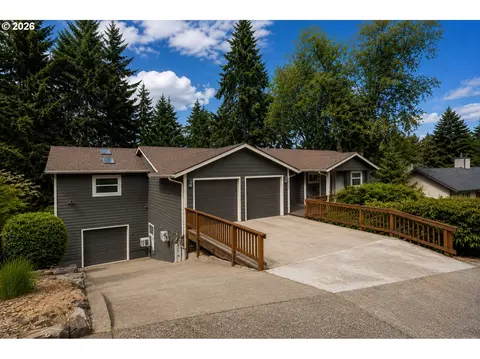 Exterior - 2323 W 28th Ave, Eugene, OR 97405 photo 2 of 8