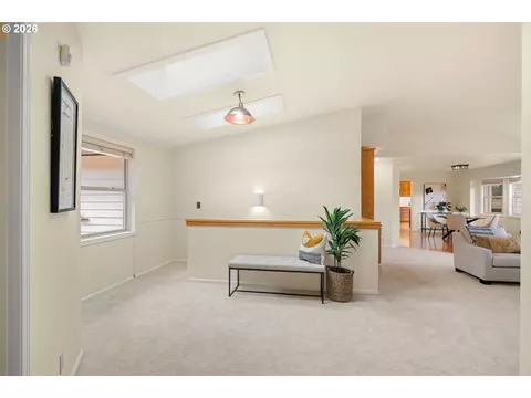 Entry Way - 2323 W 28th Ave, Eugene, OR 97405 photo 2 of 4