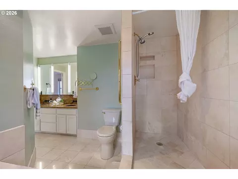 Bath - 2323 W 28th Ave, Eugene, OR 97405 photo 5 of 7