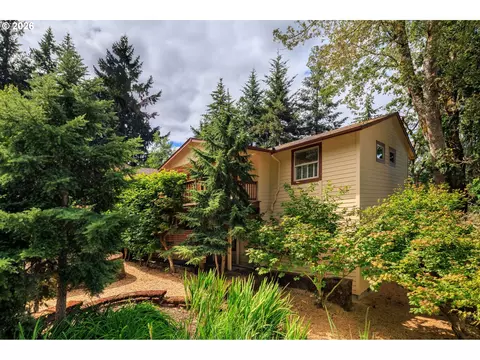 Exterior - 2323 W 28th Ave, Eugene, OR 97405 photo 3 of 8