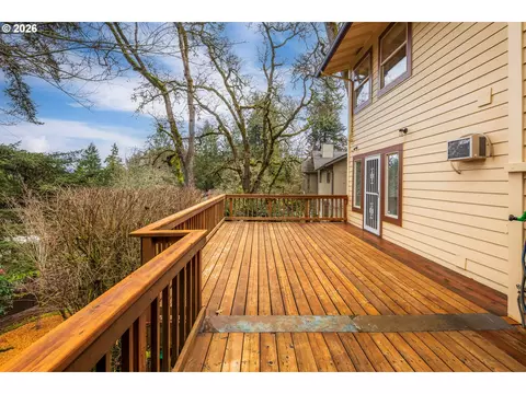 Exterior - 2323 W 28th Ave, Eugene, OR 97405 photo 7 of 8