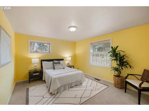 Bedroom - 2323 W 28th Ave, Eugene, OR 97405 photo 3 of 6