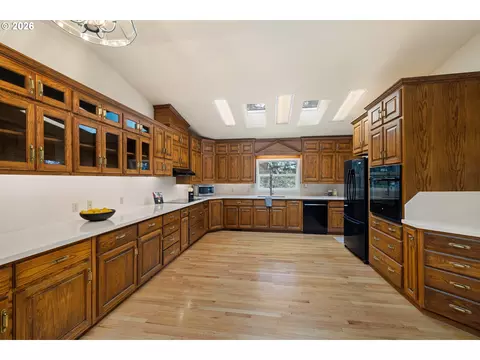 Kitchen - 2323 W 28th Ave, Eugene, OR 97405 photo 1 of 4