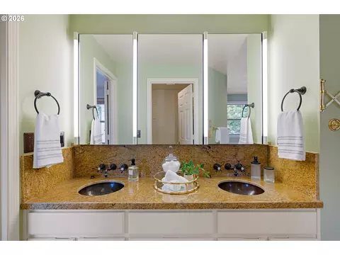 Bath - 2323 W 28th Ave, Eugene, OR 97405 photo 3 of 7