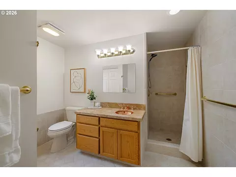Bath - 2323 W 28th Ave, Eugene, OR 97405 photo 7 of 7