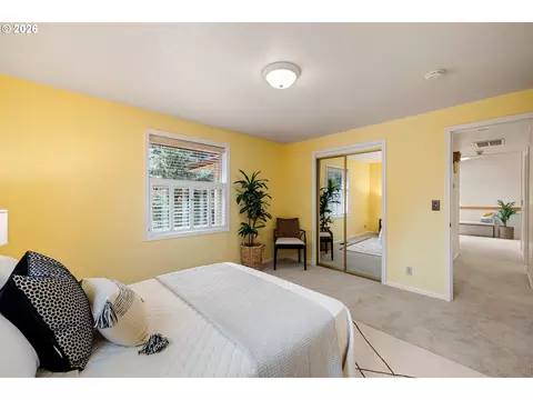 Bedroom - 2323 W 28th Ave, Eugene, OR 97405 photo 4 of 6