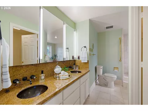 Bath - 2323 W 28th Ave, Eugene, OR 97405 photo 2 of 7