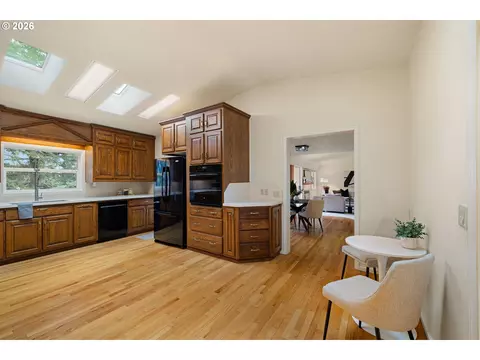Kitchen - 2323 W 28th Ave, Eugene, OR 97405 photo 4 of 4
