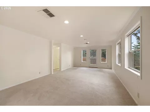 Living - 2323 W 28th Ave, Eugene, OR 97405 photo 5 of 6