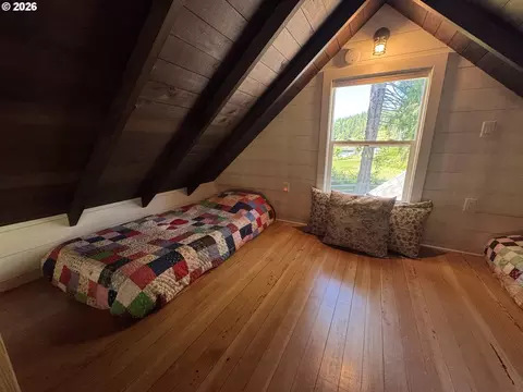 Bedroom - 9959 Sweet Creek Rd, Mapleton, OR 97453 photo 8 of 8