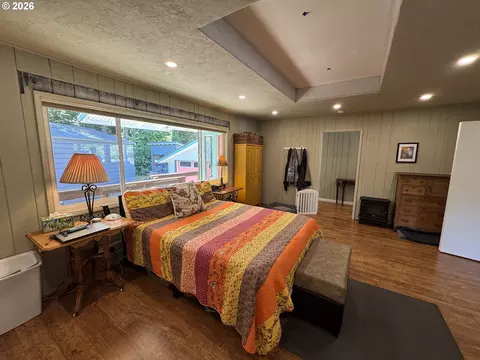 Bedroom - 9959 Sweet Creek Rd, Mapleton, OR 97453 photo 5 of 8