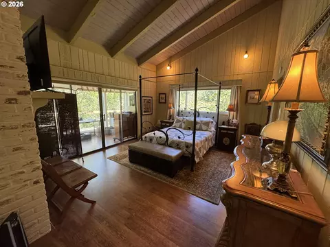 Bedroom - 9959 Sweet Creek Rd, Mapleton, OR 97453 photo 1 of 8