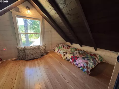 Bedroom - 9959 Sweet Creek Rd, Mapleton, OR 97453 photo 7 of 8