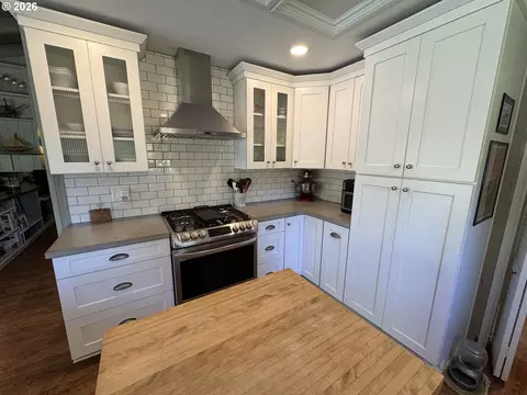 Kitchen - 9959 Sweet Creek Rd, Mapleton, OR 97453 photo 3 of 6