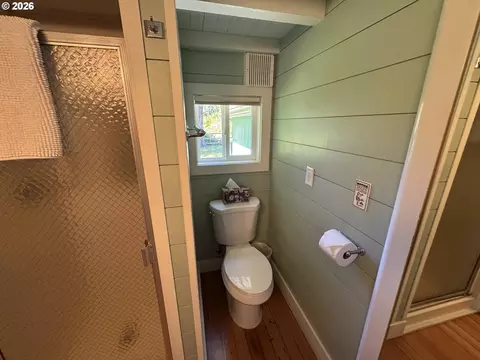 Bath - 9959 Sweet Creek Rd, Mapleton, OR 97453 photo 7 of 7