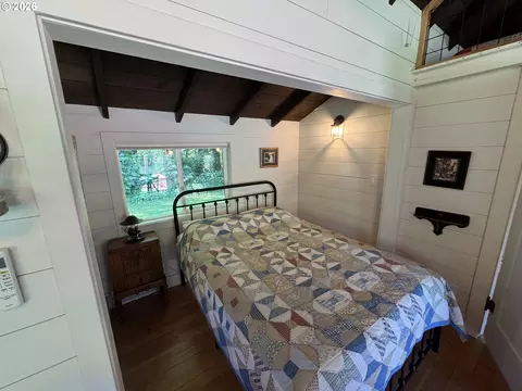 Bedroom - 9959 Sweet Creek Rd, Mapleton, OR 97453 photo 6 of 8