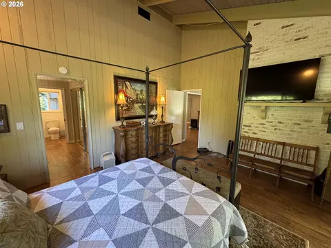 Bedroom - 9959 Sweet Creek Rd, Mapleton, OR 97453 photo 3 of 8